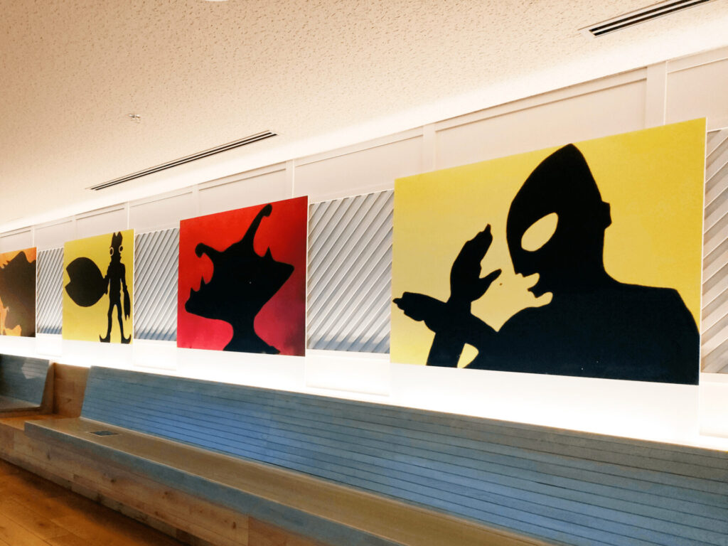 横浜ランドマークタワーの初代ウルトラマンOP影絵ギャラリー